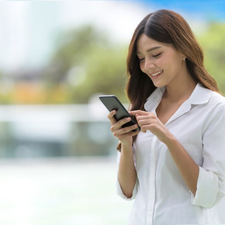 The Ultimate Guide to eSIMs for Travelers