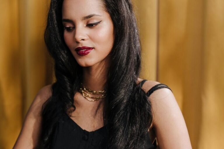 How Jewelry Transforms a Simple Outfit into a Statement