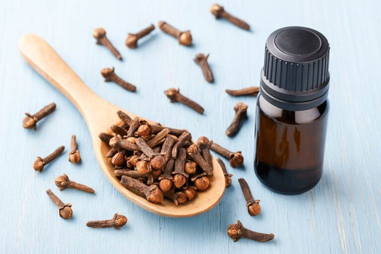 How to Use Cinnamon Clove Oil for Natural Home Remedies